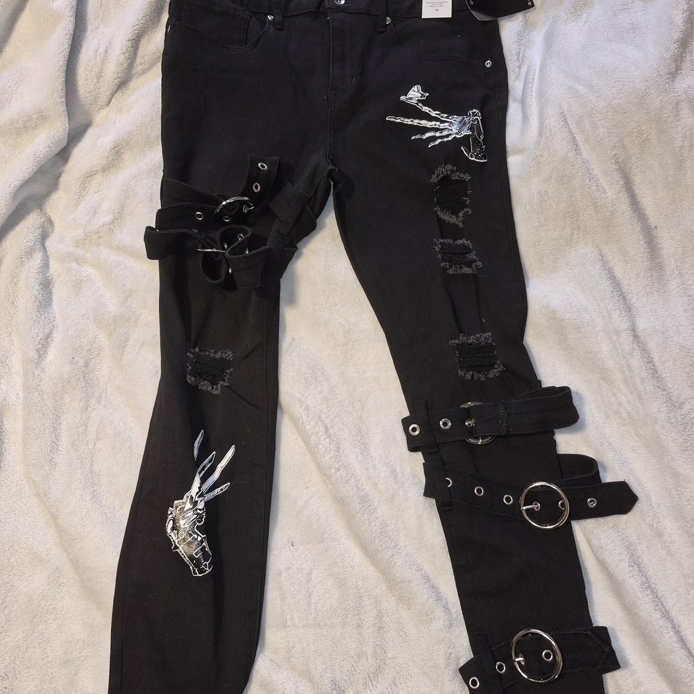 Edward Scirror Hands Black Distressed Jeans   From Hot Topic Size 15 New W/tags